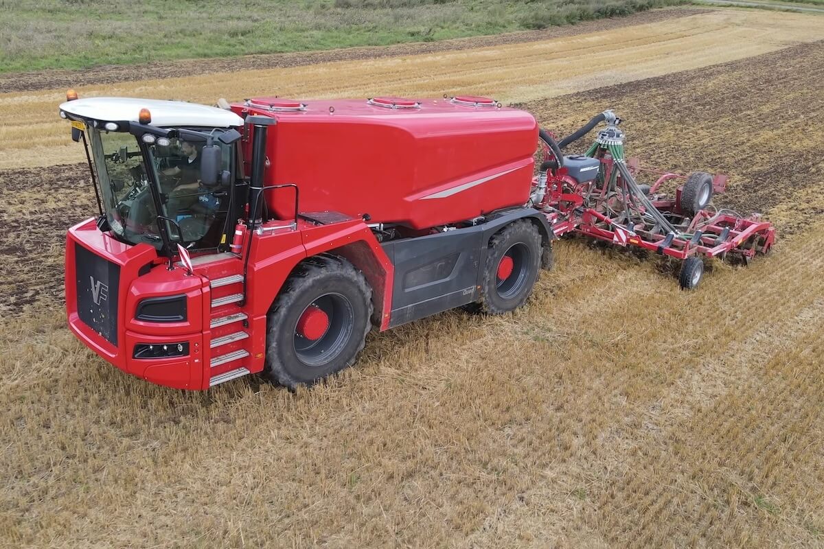 Spandiliquame semovente con coltivatore Horsch posteriore per la distribuzione di liquami e la lavorazione del terreno